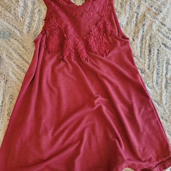 Lacy sleeveless - Picture 3 of 4